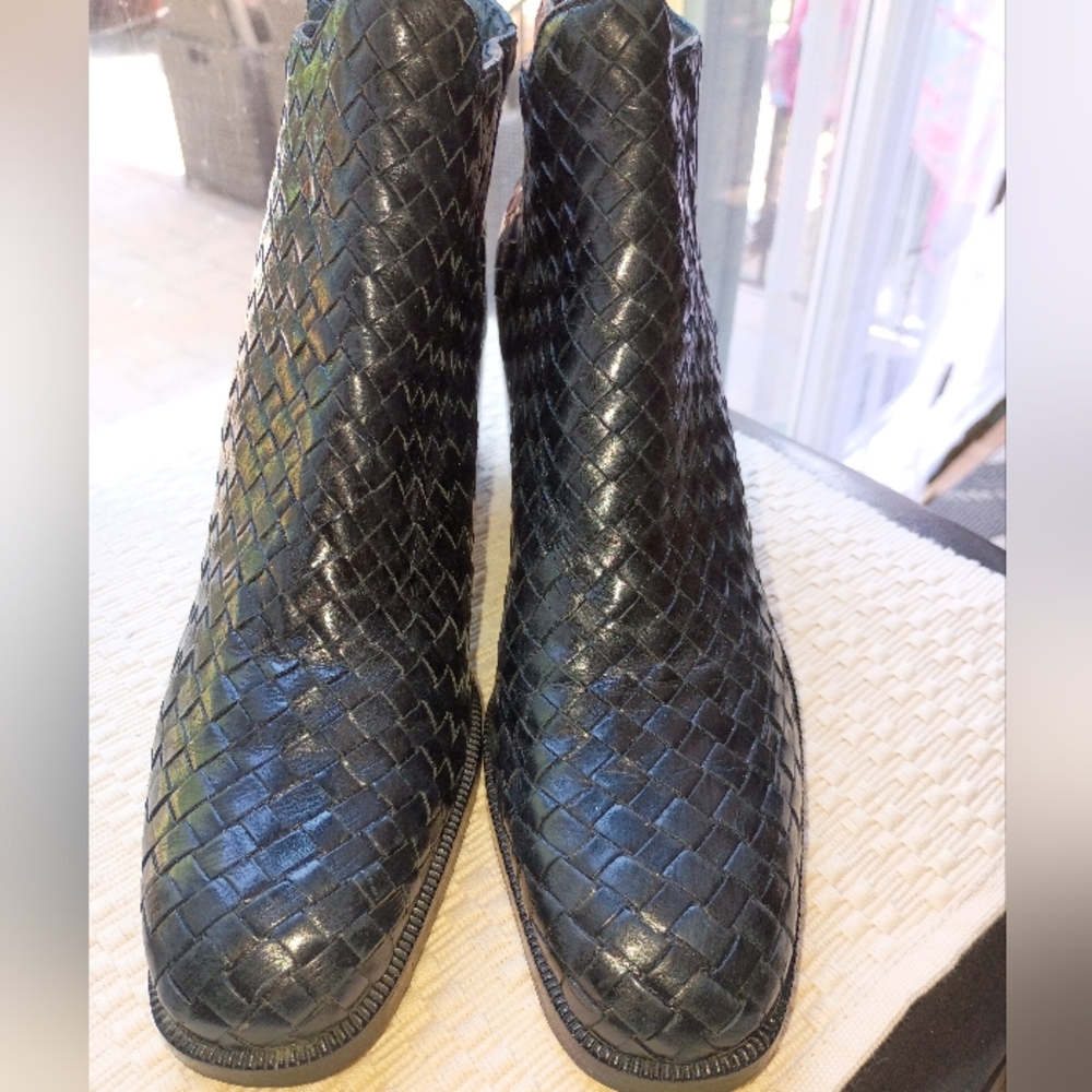 Cole Haan Black leather Woven Ankle Rounded You Boots Size 8AA.New Condition - Picture 4 of 7